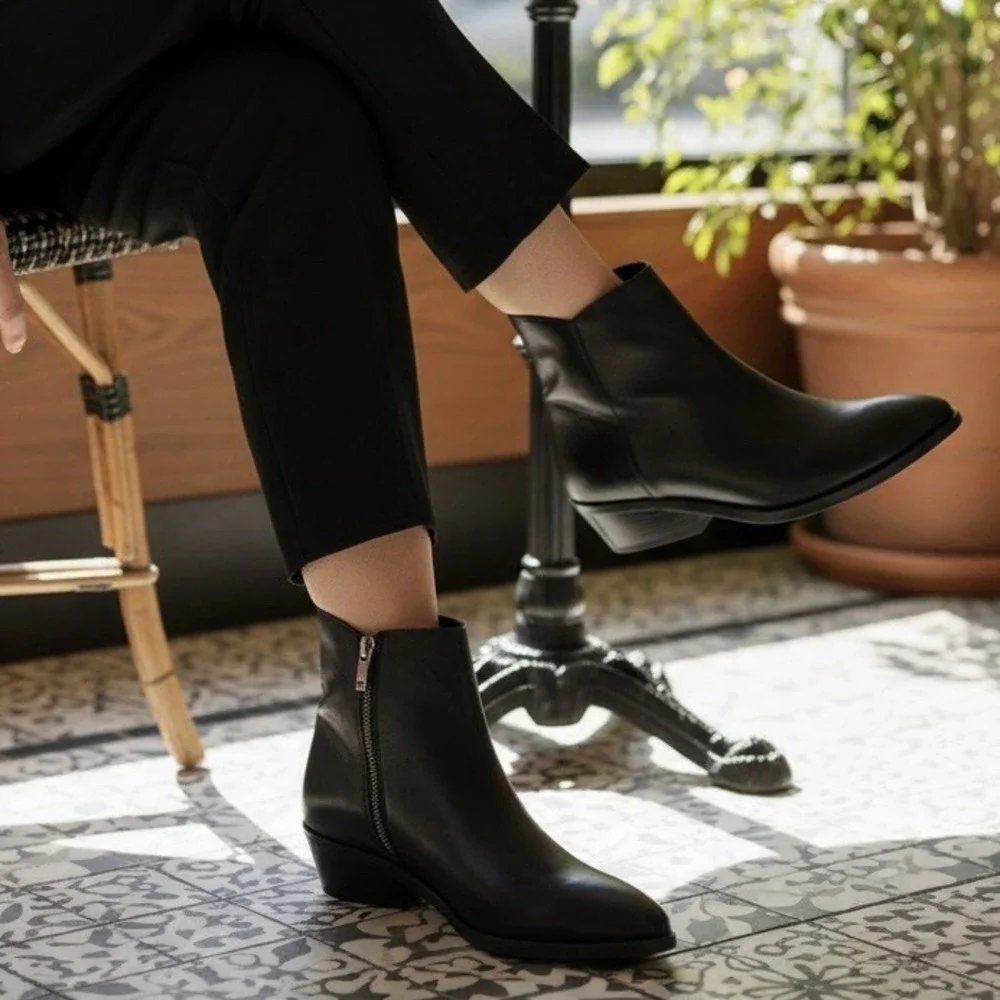 Frye Farrah Inside Zip Booties Women's Size 8M Black Leather Ankle